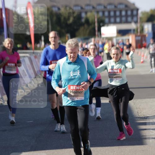 03.10.2025 - Köhlbrandbrückenlauf Jannik Wohlers http://msf.ph/oto/9111850 03.10.2025 13:30:54 Ziel 4715, 4734, 4937, 5005, 5142, 5185, 5206, 5349, 5391, 5402, 5938, 6537 meine-sportfotos.de