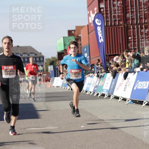 03.10.2025 - Köhlbrandbrückenlauf Jannik Wohlers http://msf.ph/oto/9111854 03.10.2025 13:00:47 Ziel 4018, 4228, 4763, 5011, 6042, 6464, 6525 meine-sportfotos.de