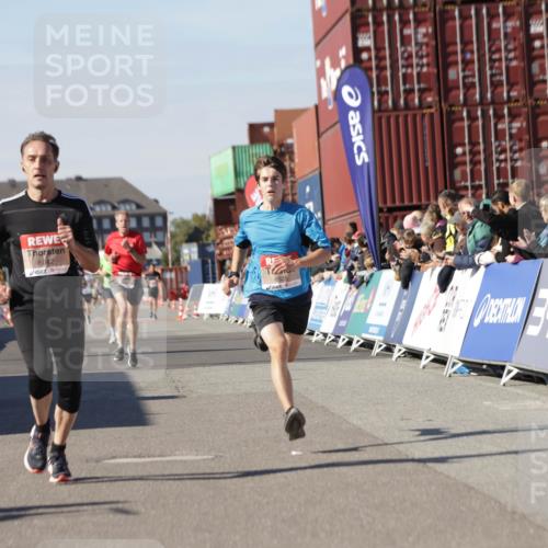 03.10.2025 - Köhlbrandbrückenlauf Jannik Wohlers http://msf.ph/oto/9111859 03.10.2025 13:00:47 Ziel 4018, 4228, 4763, 5011, 6042, 6464, 6525 meine-sportfotos.de