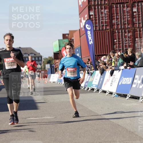 03.10.2025 - Köhlbrandbrückenlauf Jannik Wohlers http://msf.ph/oto/9111872 03.10.2025 13:00:47 Ziel 4018, 4228, 4763, 5011, 6042, 6464, 6525 meine-sportfotos.de