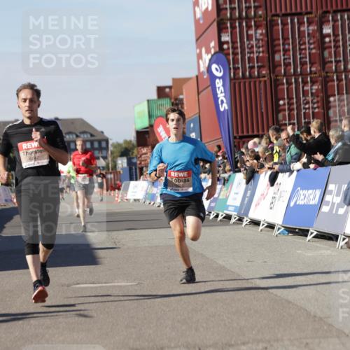 03.10.2025 - Köhlbrandbrückenlauf Jannik Wohlers http://msf.ph/oto/9111879 03.10.2025 13:00:47 Ziel 4018, 4228, 4763, 5011, 6042, 6464, 6525 meine-sportfotos.de