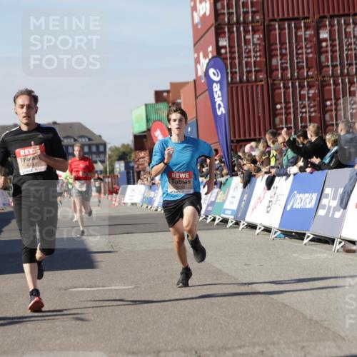 03.10.2025 - Köhlbrandbrückenlauf Jannik Wohlers http://msf.ph/oto/9111886 03.10.2025 13:00:47 Ziel 4018, 4228, 4763, 5011, 6042, 6464, 6525 meine-sportfotos.de