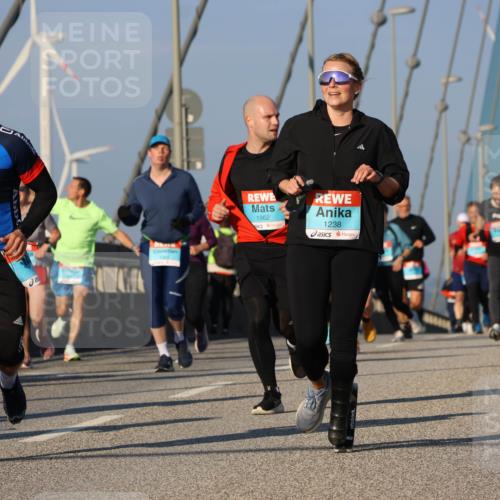 03.10.2025 - Köhlbrandbrückenlauf Strokosch-Dieckow http://msf.ph/oto/9111896 03.10.2025 09:44:55 Position 2 1962, 1238, 1402 meine-sportfotos.de