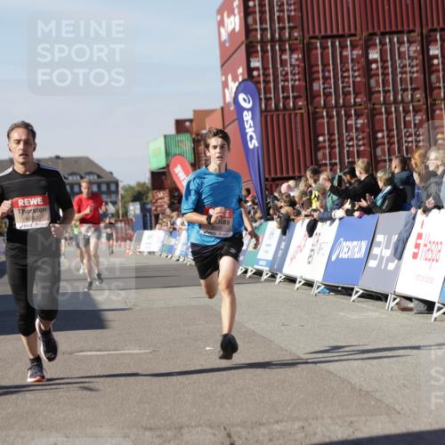 03.10.2025 - Köhlbrandbrückenlauf Jannik Wohlers http://msf.ph/oto/9111900 03.10.2025 13:00:47 Ziel 4018, 4228, 4763, 5011, 6042, 6464, 6525 meine-sportfotos.de