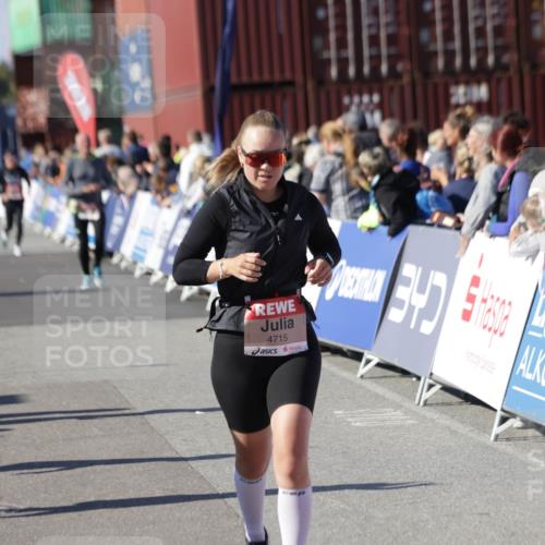 03.10.2025 - Köhlbrandbrückenlauf Jannik Wohlers http://msf.ph/oto/9111911 03.10.2025 13:30:56 Ziel 4715, 4734, 4937, 5005, 5142, 5185, 5206, 5349, 5391, 5402, 5938, 6537 meine-sportfotos.de