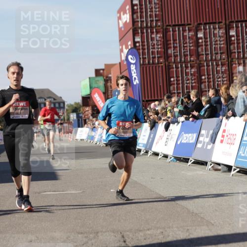 03.10.2025 - Köhlbrandbrückenlauf Jannik Wohlers http://msf.ph/oto/9111912 03.10.2025 13:00:47 Ziel 4018, 4228, 4763, 5011, 6042, 6464, 6525 meine-sportfotos.de