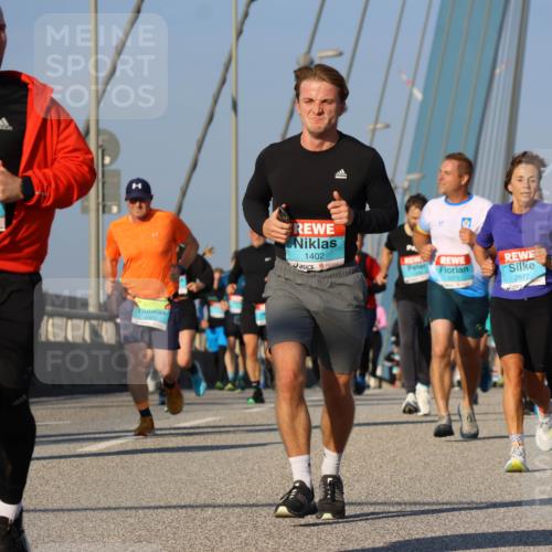 03.10.2025 - Köhlbrandbrückenlauf Strokosch-Dieckow http://msf.ph/oto/9111913 03.10.2025 09:44:59 Position 2 1962, 1402, 3071, 2677 meine-sportfotos.de