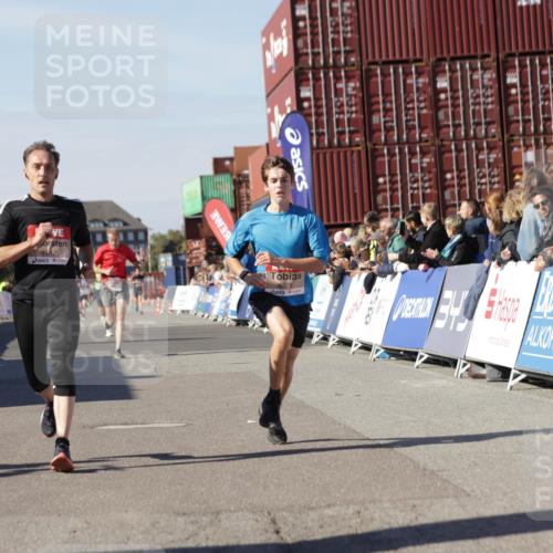 03.10.2025 - Köhlbrandbrückenlauf Jannik Wohlers http://msf.ph/oto/9111920 03.10.2025 13:00:47 Ziel 4018, 4228, 4763, 5011, 6042, 6464, 6525 meine-sportfotos.de