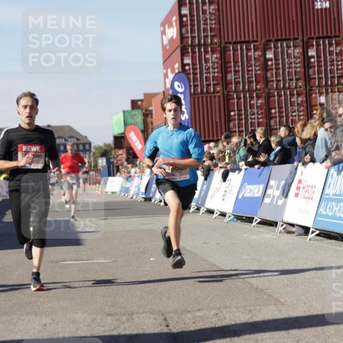 03.10.2025 - Köhlbrandbrückenlauf Jannik Wohlers http://msf.ph/oto/9111927 03.10.2025 13:00:47 Ziel 4018, 4228, 4763, 5011, 6042, 6464, 6525 meine-sportfotos.de