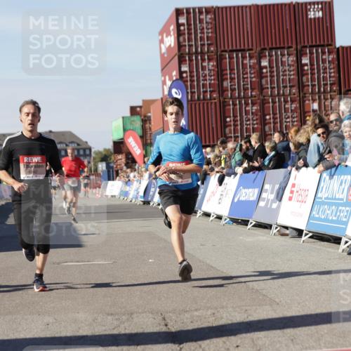 03.10.2025 - Köhlbrandbrückenlauf Jannik Wohlers http://msf.ph/oto/9111934 03.10.2025 13:00:47 Ziel 4018, 4228, 4763, 5011, 6042, 6464, 6525 meine-sportfotos.de