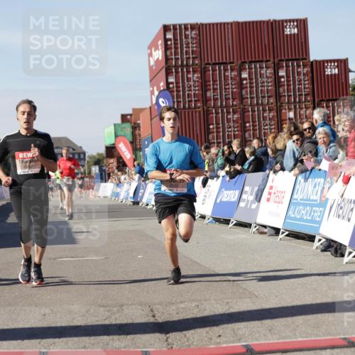 03.10.2025 - Köhlbrandbrückenlauf Jannik Wohlers http://msf.ph/oto/9111948 03.10.2025 13:00:47 Ziel 4018, 4228, 4763, 5011, 6042, 6464, 6525 meine-sportfotos.de