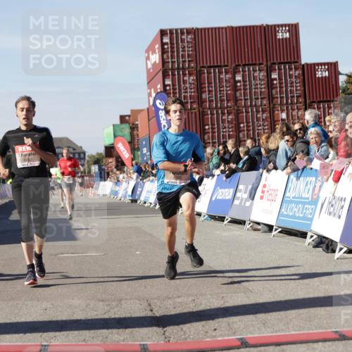 03.10.2025 - Köhlbrandbrückenlauf Jannik Wohlers http://msf.ph/oto/9111955 03.10.2025 13:00:47 Ziel 4018, 4228, 4763, 5011, 6042, 6464, 6525 meine-sportfotos.de