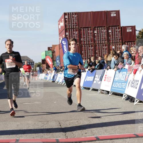 03.10.2025 - Köhlbrandbrückenlauf Jannik Wohlers http://msf.ph/oto/9111963 03.10.2025 13:00:48 Ziel 4018, 4228, 4763, 5011, 6042, 6464, 6525 meine-sportfotos.de