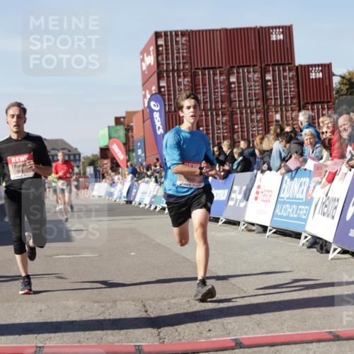 03.10.2025 - Köhlbrandbrückenlauf Jannik Wohlers http://msf.ph/oto/9111978 03.10.2025 13:00:48 Ziel 4018, 4228, 4763, 5011, 6042, 6464, 6525 meine-sportfotos.de