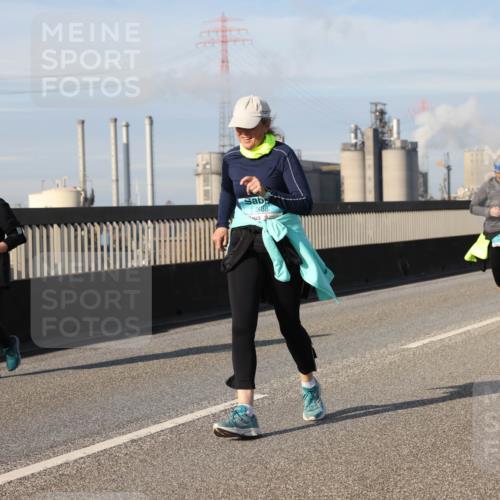 03.10.2025 - Köhlbrandbrückenlauf Lena Gebhardt http://msf.ph/oto/9111982 03.10.2025 10:15:47 Position 2 2488, 2501 meine-sportfotos.de