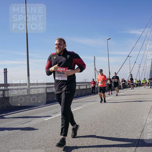 03.10.2025 - Köhlbrandbrückenlauf Michael Burmester http://msf.ph/oto/9111983 03.10.2025 12:54:09 Position 2 5107 meine-sportfotos.de