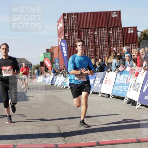 03.10.2025 - Köhlbrandbrückenlauf Jannik Wohlers http://msf.ph/oto/9111985 03.10.2025 13:00:48 Ziel 4018, 4228, 4763, 5011, 6042, 6464, 6525 meine-sportfotos.de