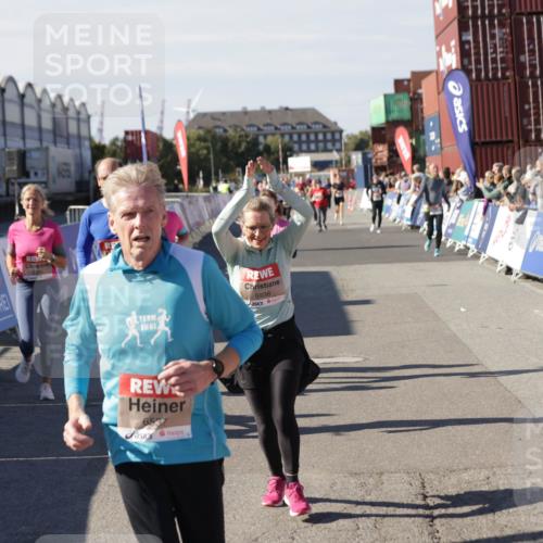 03.10.2025 - Köhlbrandbrückenlauf Jannik Wohlers http://msf.ph/oto/9111987 03.10.2025 13:30:58 Ziel 4715, 4734, 5005, 5142, 5185, 5206, 5349, 5402, 5938, 6537 meine-sportfotos.de