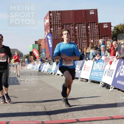03.10.2025 - Köhlbrandbrückenlauf Jannik Wohlers http://msf.ph/oto/9111992 03.10.2025 13:00:48 Ziel 4018, 4228, 4763, 5011, 6042, 6464, 6525 meine-sportfotos.de
