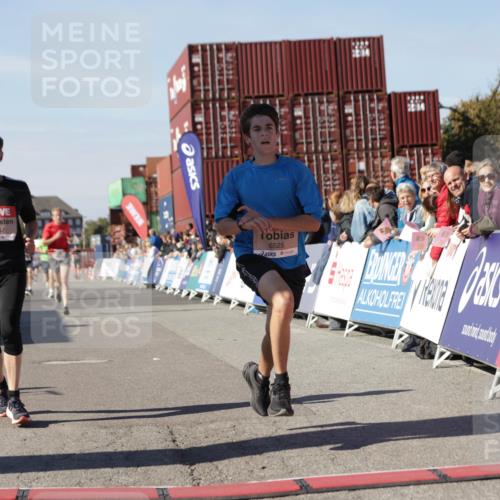 03.10.2025 - Köhlbrandbrückenlauf Jannik Wohlers http://msf.ph/oto/9111994 03.10.2025 13:00:48 Ziel 4018, 4228, 4763, 5011, 6042, 6464, 6525 meine-sportfotos.de