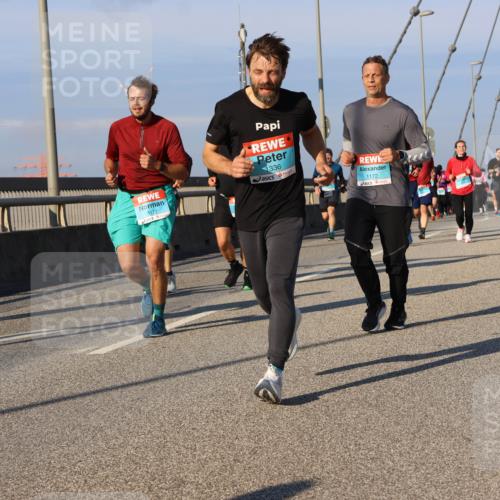 03.10.2025 - Köhlbrandbrückenlauf Strokosch-Dieckow http://msf.ph/oto/9112003 03.10.2025 09:45:08 Position 2 3361, 3177, 1336, 1172 meine-sportfotos.de