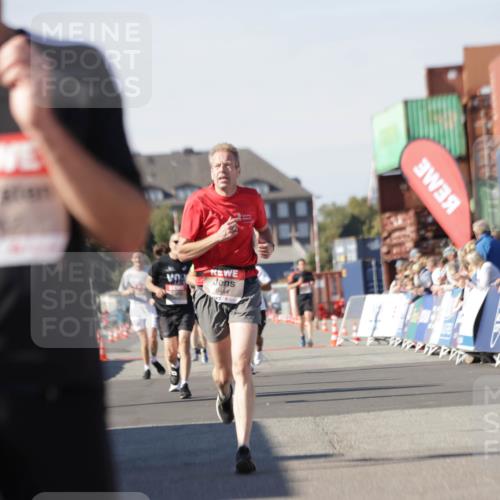 03.10.2025 - Köhlbrandbrückenlauf Jannik Wohlers http://msf.ph/oto/9112016 03.10.2025 13:00:49 Ziel 4018, 4228, 4763, 5011, 6042, 6464, 6525 meine-sportfotos.de