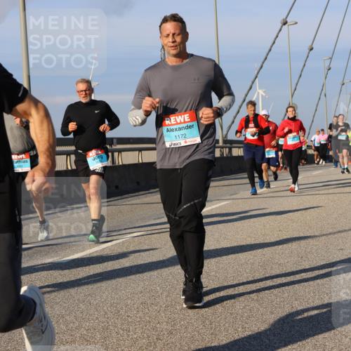 03.10.2025 - Köhlbrandbrückenlauf Strokosch-Dieckow http://msf.ph/oto/9112018 03.10.2025 09:45:09 Position 2 77, 1336, 3684, 1172 meine-sportfotos.de