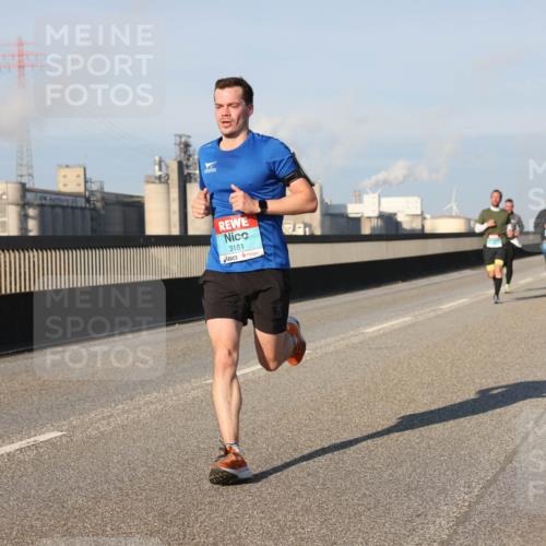 03.10.2025 - Köhlbrandbrückenlauf Lena Gebhardt http://msf.ph/oto/9112022 03.10.2025 09:42:11 Position 2 3181 meine-sportfotos.de