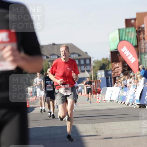 03.10.2025 - Köhlbrandbrückenlauf Jannik Wohlers http://msf.ph/oto/9112030 03.10.2025 13:00:49 Ziel 4018, 4228, 4763, 5011, 6042, 6464, 6525 meine-sportfotos.de