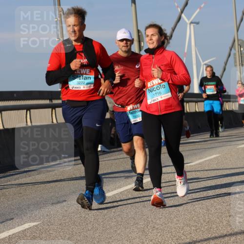 03.10.2025 - Köhlbrandbrückenlauf Strokosch-Dieckow http://msf.ph/oto/9112031 03.10.2025 09:45:11 Position 2 1200, 3272, 1532, 1716 meine-sportfotos.de
