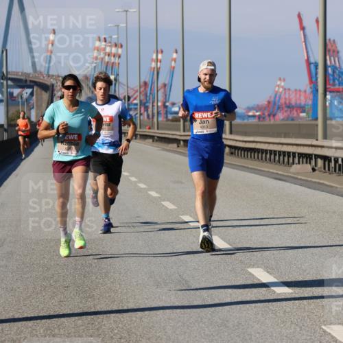 03.10.2025 - Köhlbrandbrückenlauf Strokosch-Dieckow http://msf.ph/oto/9112032 03.10.2025 12:40:38 Position 3 4013 meine-sportfotos.de