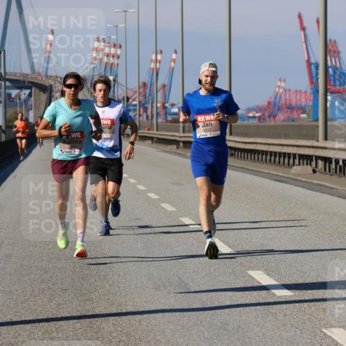 03.10.2025 - Köhlbrandbrückenlauf Strokosch-Dieckow http://msf.ph/oto/9112036 03.10.2025 12:40:38 Position 3 301, 4013 meine-sportfotos.de