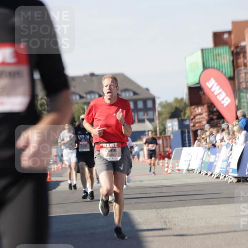 03.10.2025 - Köhlbrandbrückenlauf Jannik Wohlers http://msf.ph/oto/9112037 03.10.2025 13:00:49 Ziel 4018, 4228, 4763, 5011, 6042, 6464, 6525 meine-sportfotos.de