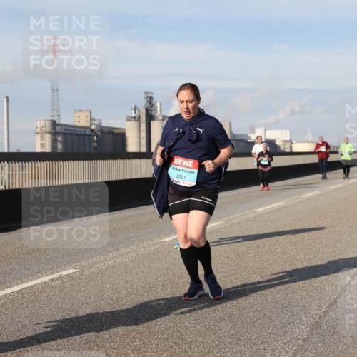 03.10.2025 - Köhlbrandbrückenlauf Lena Gebhardt http://msf.ph/oto/9112039 03.10.2025 10:15:48 Position 2 2501 meine-sportfotos.de