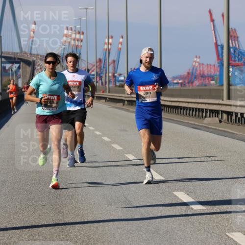 03.10.2025 - Köhlbrandbrückenlauf Strokosch-Dieckow http://msf.ph/oto/9112041 03.10.2025 12:40:38 Position 3 4013 meine-sportfotos.de