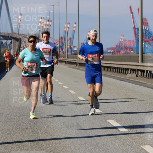 03.10.2025 - Köhlbrandbrückenlauf Strokosch-Dieckow http://msf.ph/oto/9112046 03.10.2025 12:40:38 Position 3 4301, 4013 meine-sportfotos.de