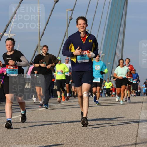 03.10.2025 - Köhlbrandbrückenlauf Strokosch-Dieckow http://msf.ph/oto/9112051 03.10.2025 09:45:14 Position 2 3156, 1335, 1849 meine-sportfotos.de