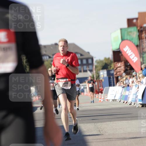 03.10.2025 - Köhlbrandbrückenlauf Jannik Wohlers http://msf.ph/oto/9112053 03.10.2025 13:00:50 Ziel 4018, 4763, 4820, 6042, 6464, 6525 meine-sportfotos.de