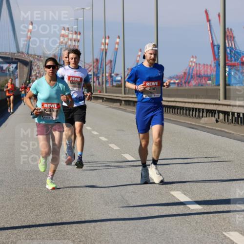 03.10.2025 - Köhlbrandbrückenlauf Strokosch-Dieckow http://msf.ph/oto/9112054 03.10.2025 12:40:39 Position 3 4301, 4013 meine-sportfotos.de