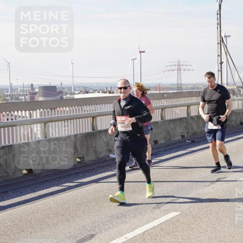 03.10.2025 - Köhlbrandbrückenlauf Michael Burmester http://msf.ph/oto/9112056 03.10.2025 12:54:16 Position 2 6261 meine-sportfotos.de