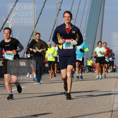 03.10.2025 - Köhlbrandbrückenlauf Strokosch-Dieckow http://msf.ph/oto/9112059 03.10.2025 09:45:14 Position 2 3150, 1335, 1849 meine-sportfotos.de