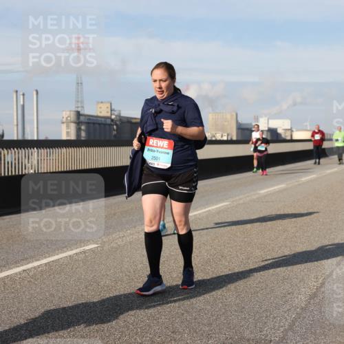 03.10.2025 - Köhlbrandbrückenlauf Lena Gebhardt http://msf.ph/oto/9112061 03.10.2025 10:15:48 Position 2 2501 meine-sportfotos.de