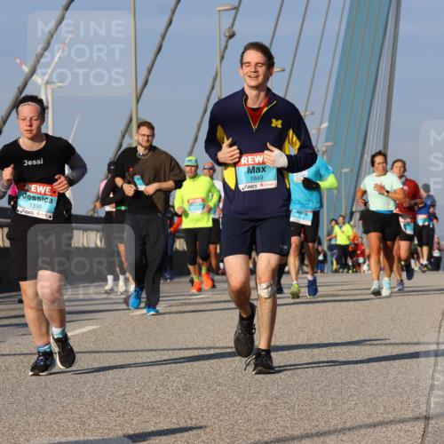 03.10.2025 - Köhlbrandbrückenlauf Strokosch-Dieckow http://msf.ph/oto/9112063 03.10.2025 09:45:14 Position 2 1, 85, 1335, 1849 meine-sportfotos.de