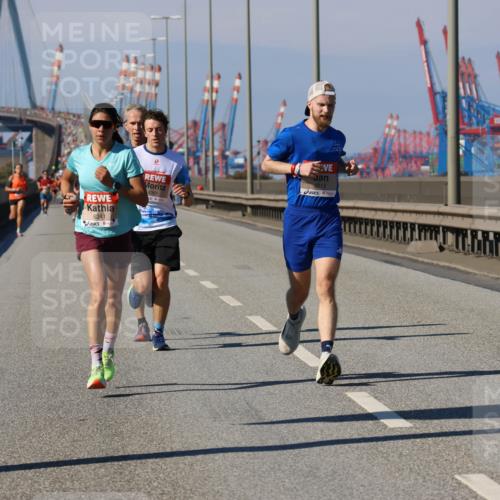 03.10.2025 - Köhlbrandbrückenlauf Strokosch-Dieckow http://msf.ph/oto/9112064 03.10.2025 12:40:39 Position 3 6241, 4013, 4301 meine-sportfotos.de