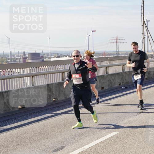 03.10.2025 - Köhlbrandbrückenlauf Michael Burmester http://msf.ph/oto/9112066 03.10.2025 12:54:16 Position 2 6261 meine-sportfotos.de