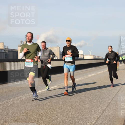 03.10.2025 - Köhlbrandbrückenlauf Lena Gebhardt http://msf.ph/oto/9112067 03.10.2025 09:42:15 Position 2 1180, 3414 meine-sportfotos.de