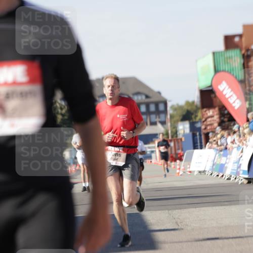 03.10.2025 - Köhlbrandbrückenlauf Jannik Wohlers http://msf.ph/oto/9112075 03.10.2025 13:00:50 Ziel 4018, 4763, 4820, 6042, 6464, 6525 meine-sportfotos.de