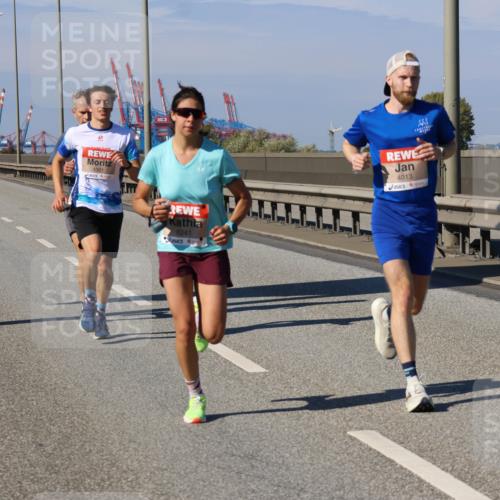 03.10.2025 - Köhlbrandbrückenlauf Strokosch-Dieckow http://msf.ph/oto/9112076 03.10.2025 12:40:42 Position 3 4301, 6241, 4013 meine-sportfotos.de