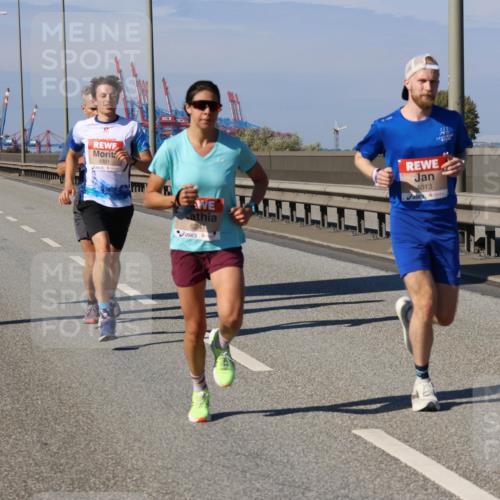 03.10.2025 - Köhlbrandbrückenlauf Strokosch-Dieckow http://msf.ph/oto/9112079 03.10.2025 12:40:42 Position 3 4301, 6241, 4013 meine-sportfotos.de
