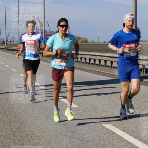 03.10.2025 - Köhlbrandbrückenlauf Strokosch-Dieckow http://msf.ph/oto/9112084 03.10.2025 12:40:42 Position 3 4301, 4013 meine-sportfotos.de